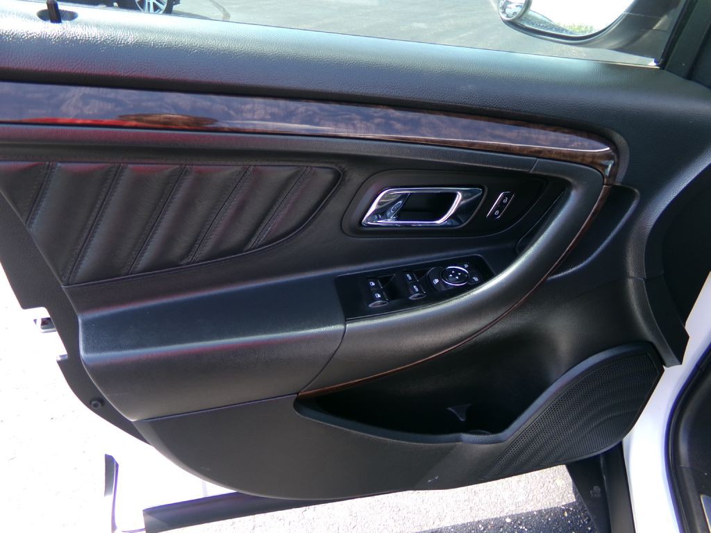 2018 Ford Taurus Image 11