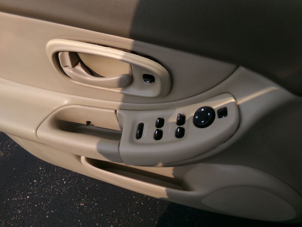 2001 Oldsmobile Intrigue Image 11