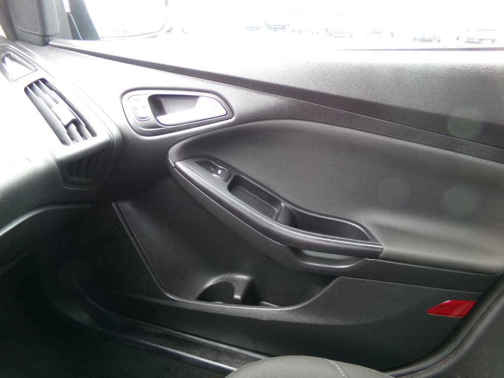 2018 Ford Focus Image 19