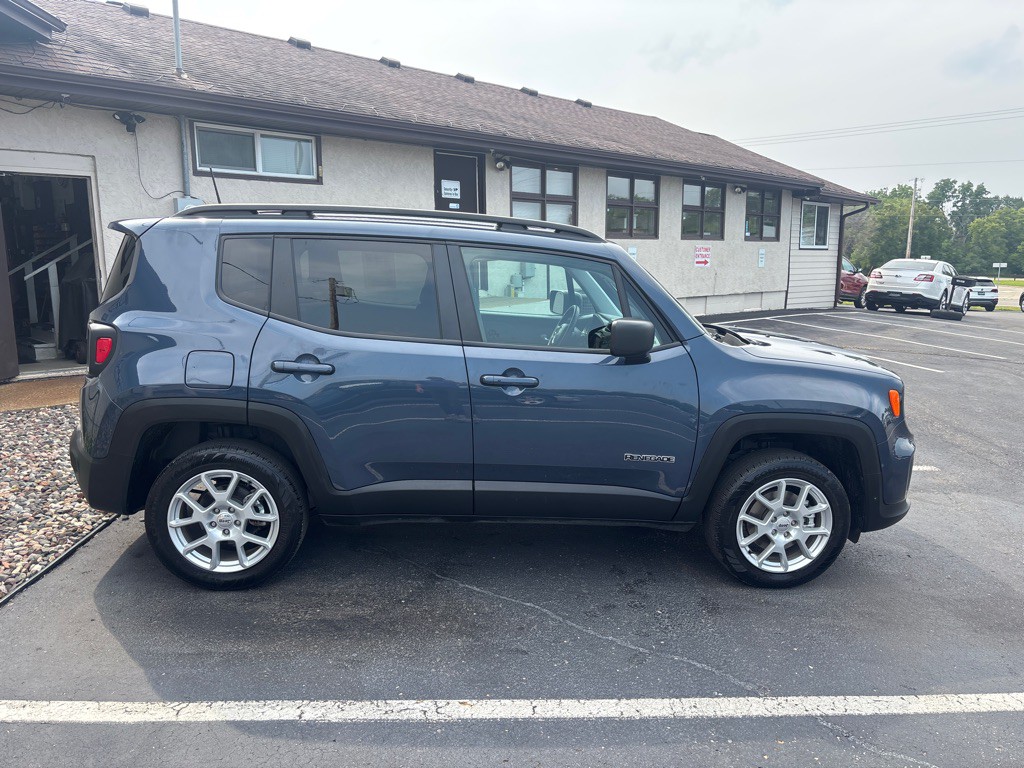 2022 Jeep Renegade Image 2