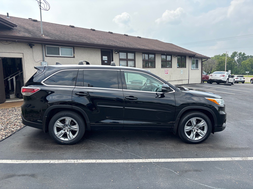 2015 Toyota Highlander Image 2