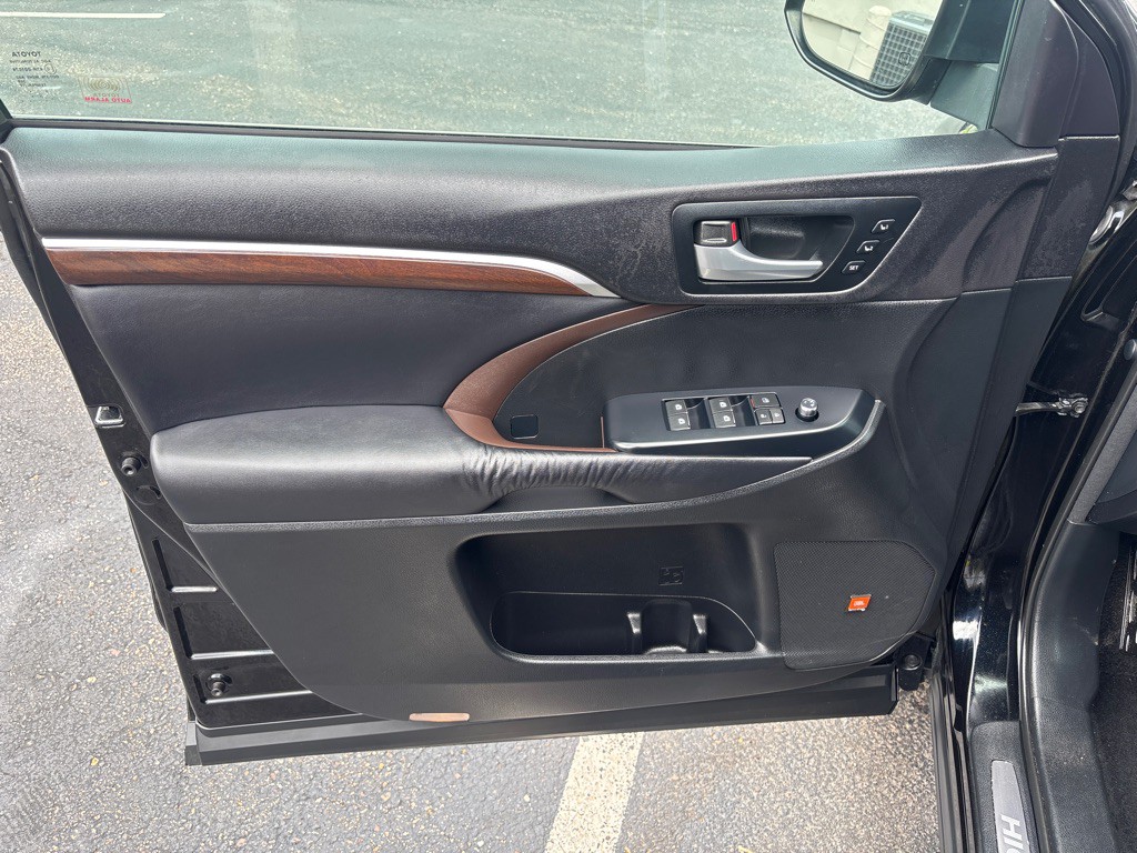 2015 Toyota Highlander Image 9