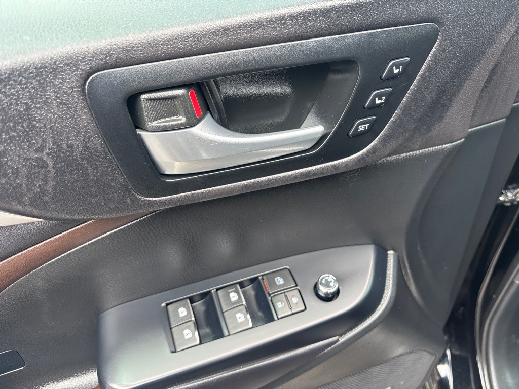 2015 Toyota Highlander Image 10