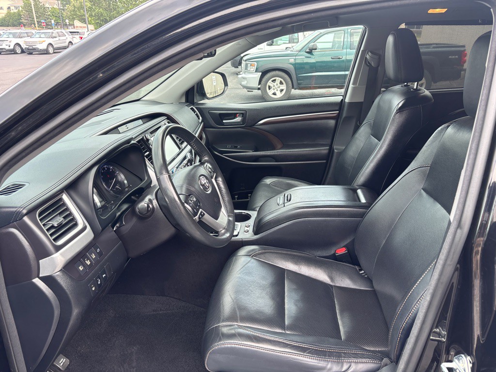 2015 Toyota Highlander Image 13