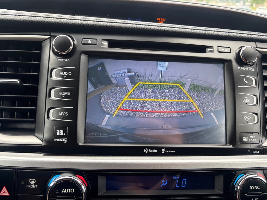 2015 Toyota Highlander Image 22