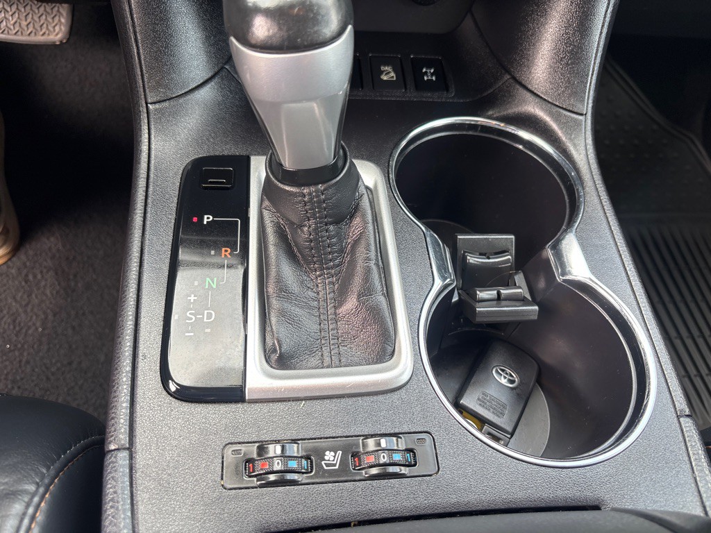 2015 Toyota Highlander Image 24