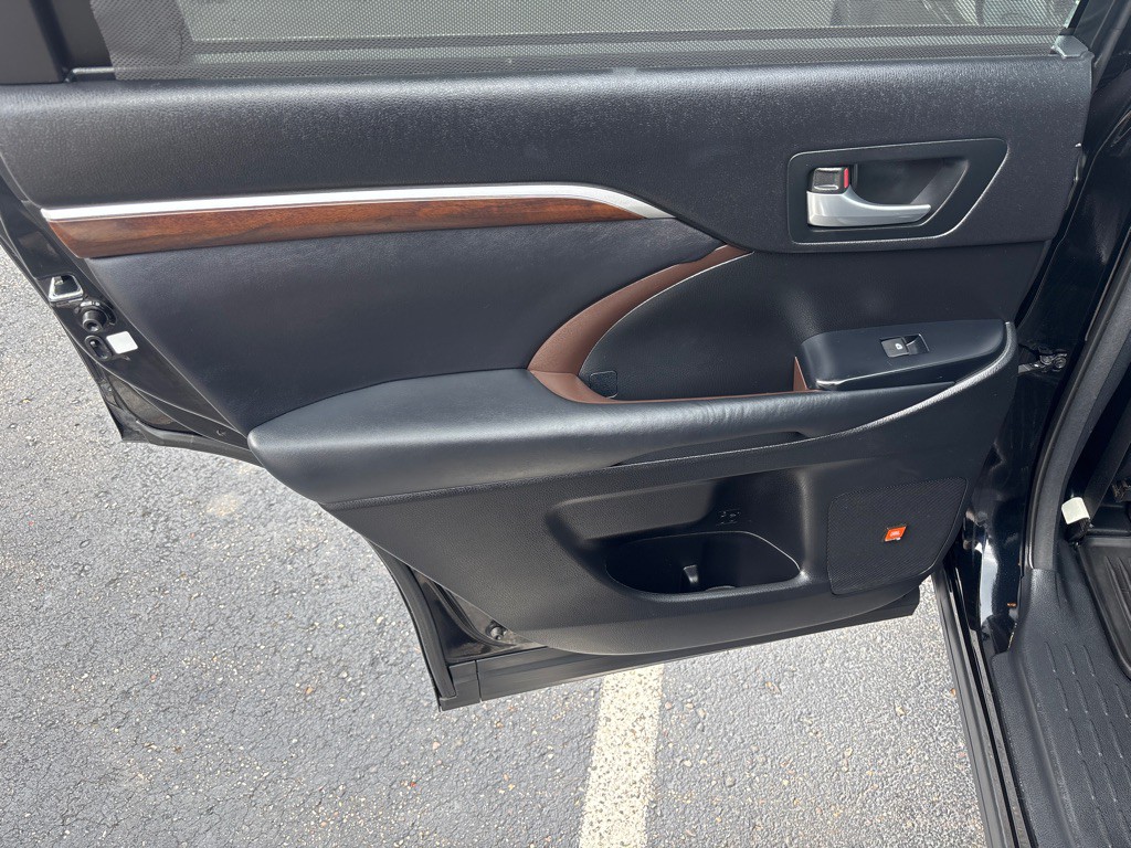 2015 Toyota Highlander Image 29