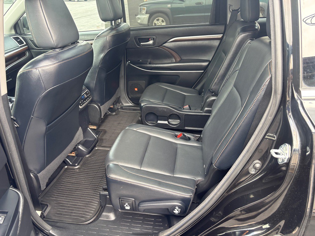 2015 Toyota Highlander Image 30
