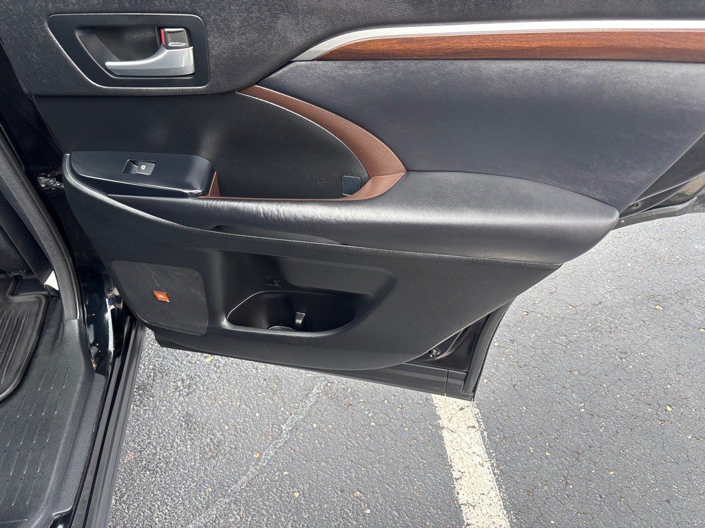 2015 Toyota Highlander Image 35