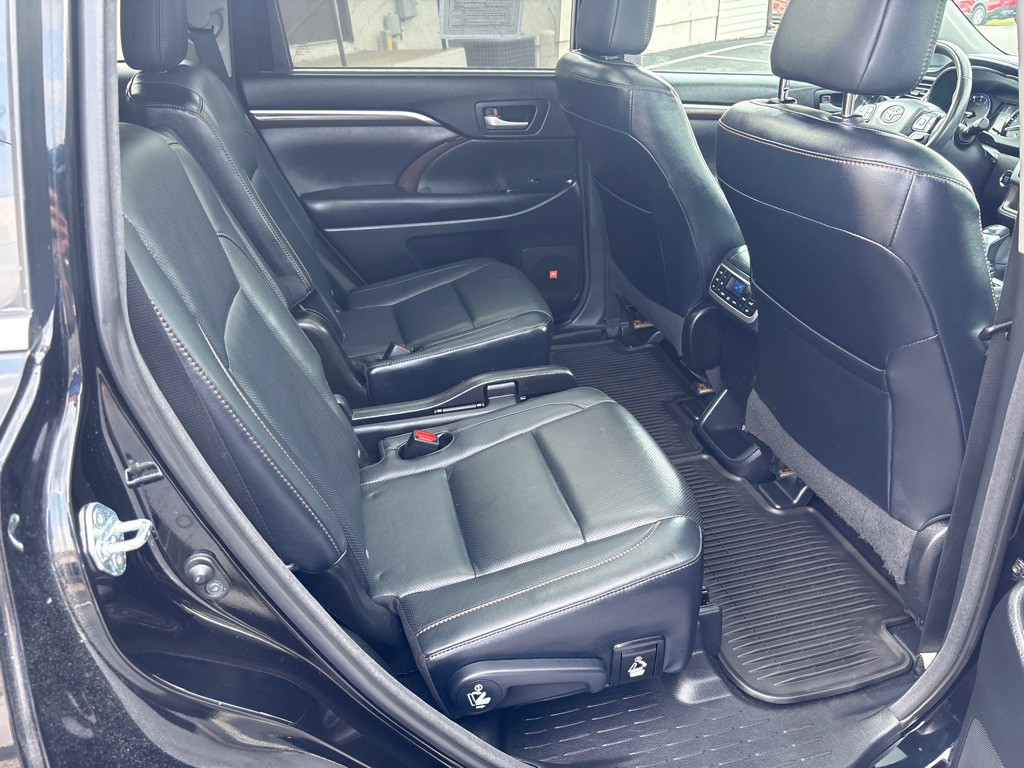 2015 Toyota Highlander Image 36