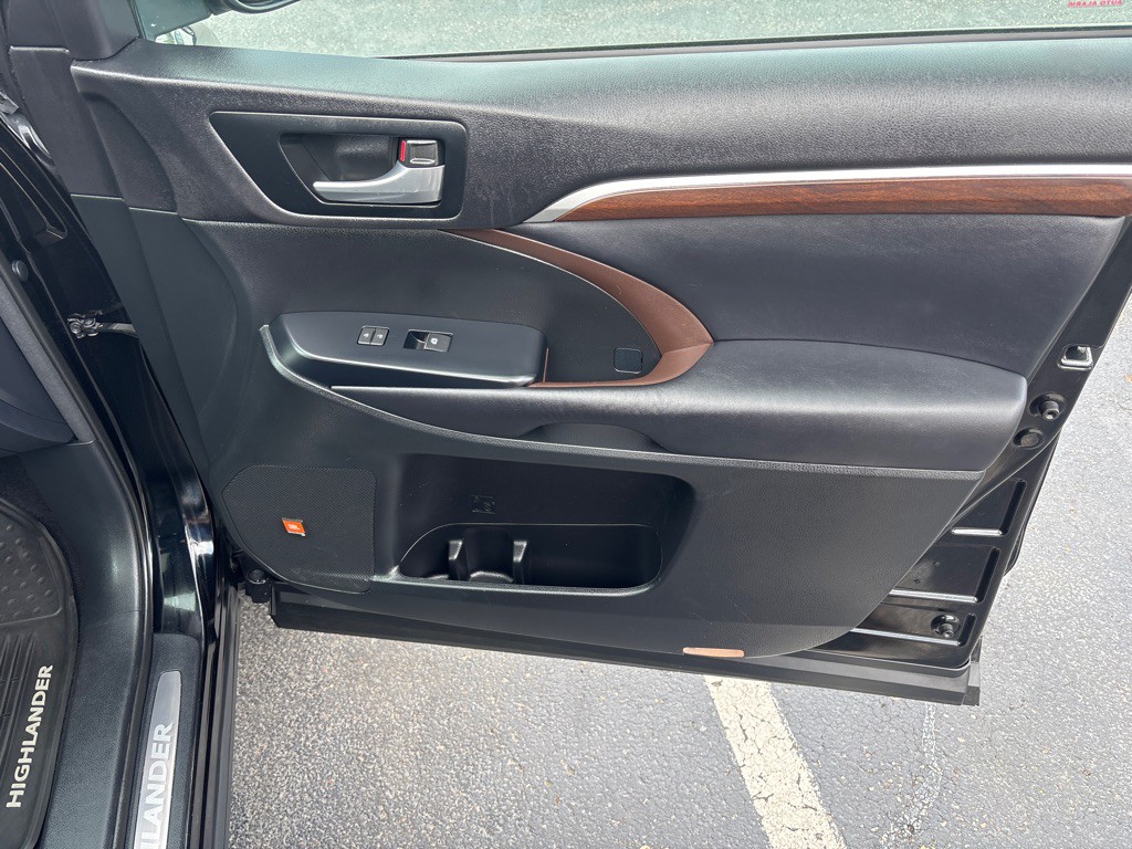 2015 Toyota Highlander Image 37
