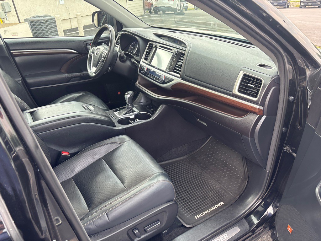 2015 Toyota Highlander Image 38
