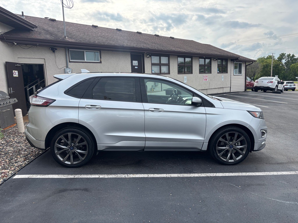 2016 Ford Edge Image 2