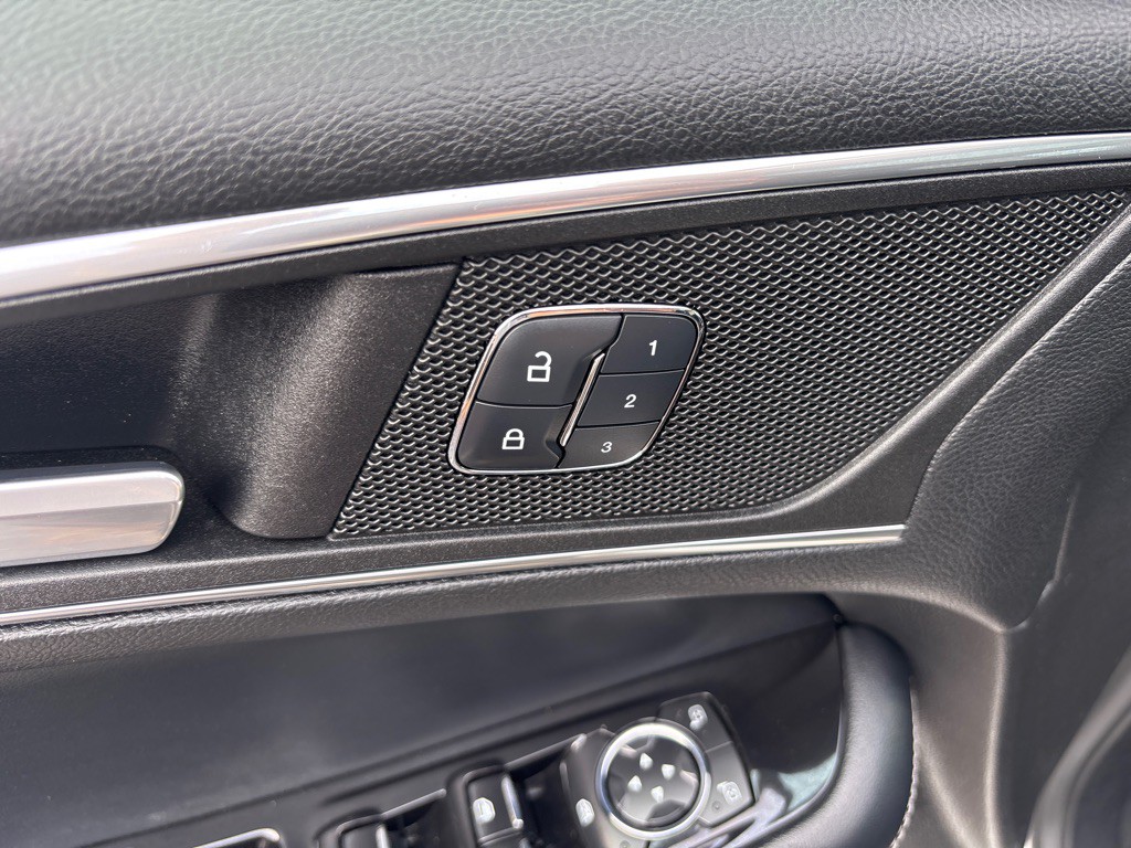 2016 Ford Edge Image 10
