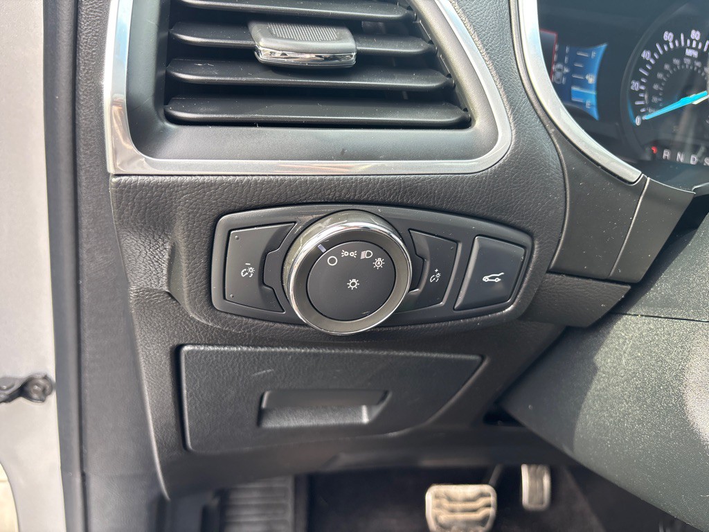 2016 Ford Edge Image 15