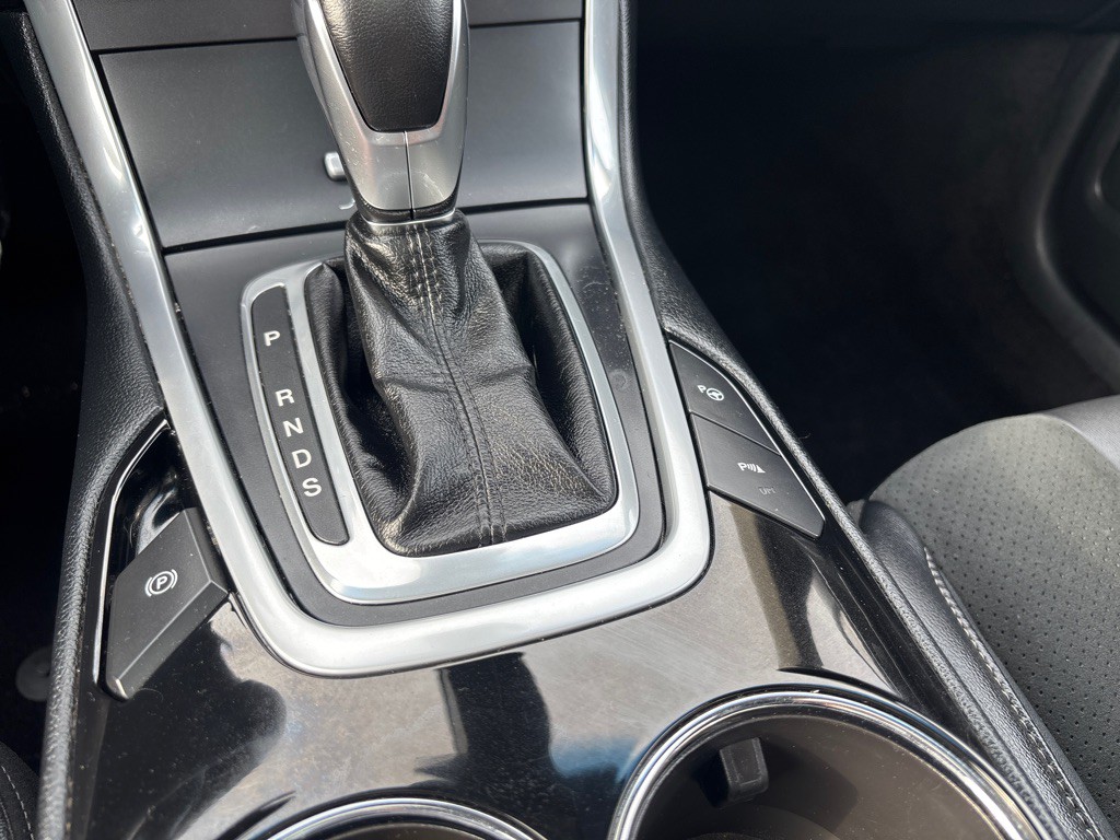 2016 Ford Edge Image 32