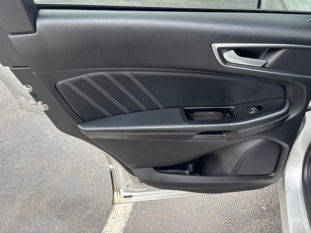 2016 Ford Edge Image 38