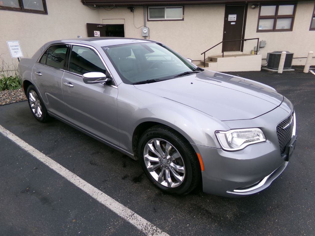 2018 Chrysler 300 Image 1