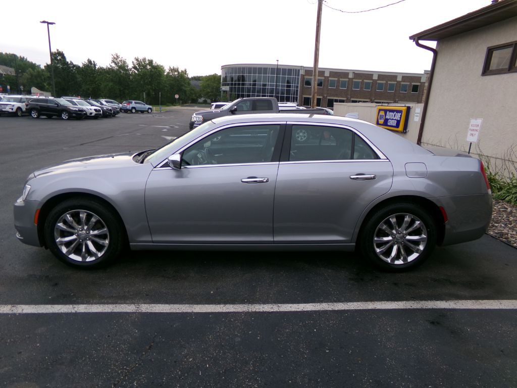 2018 Chrysler 300 Image 6