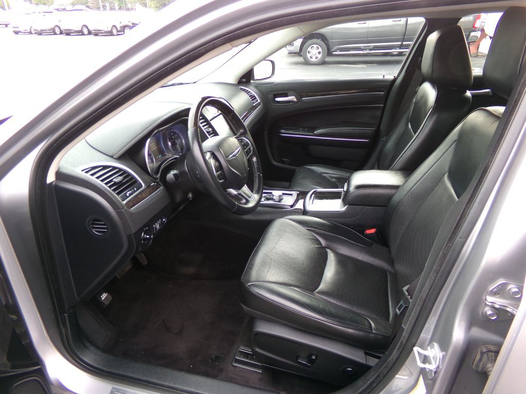 2018 Chrysler 300 Image 11