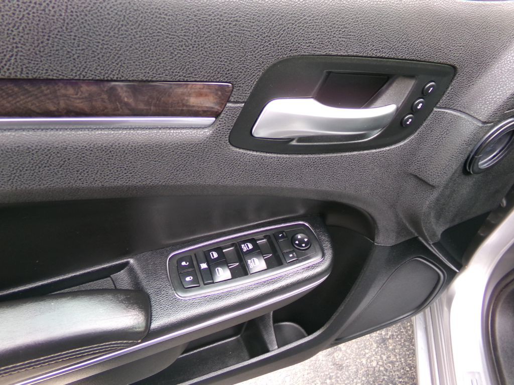 2018 Chrysler 300 Image 12