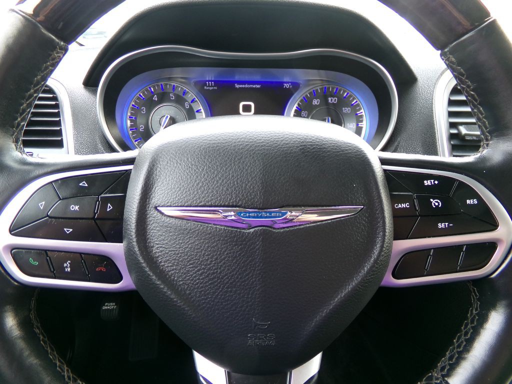 2018 Chrysler 300 Image 16