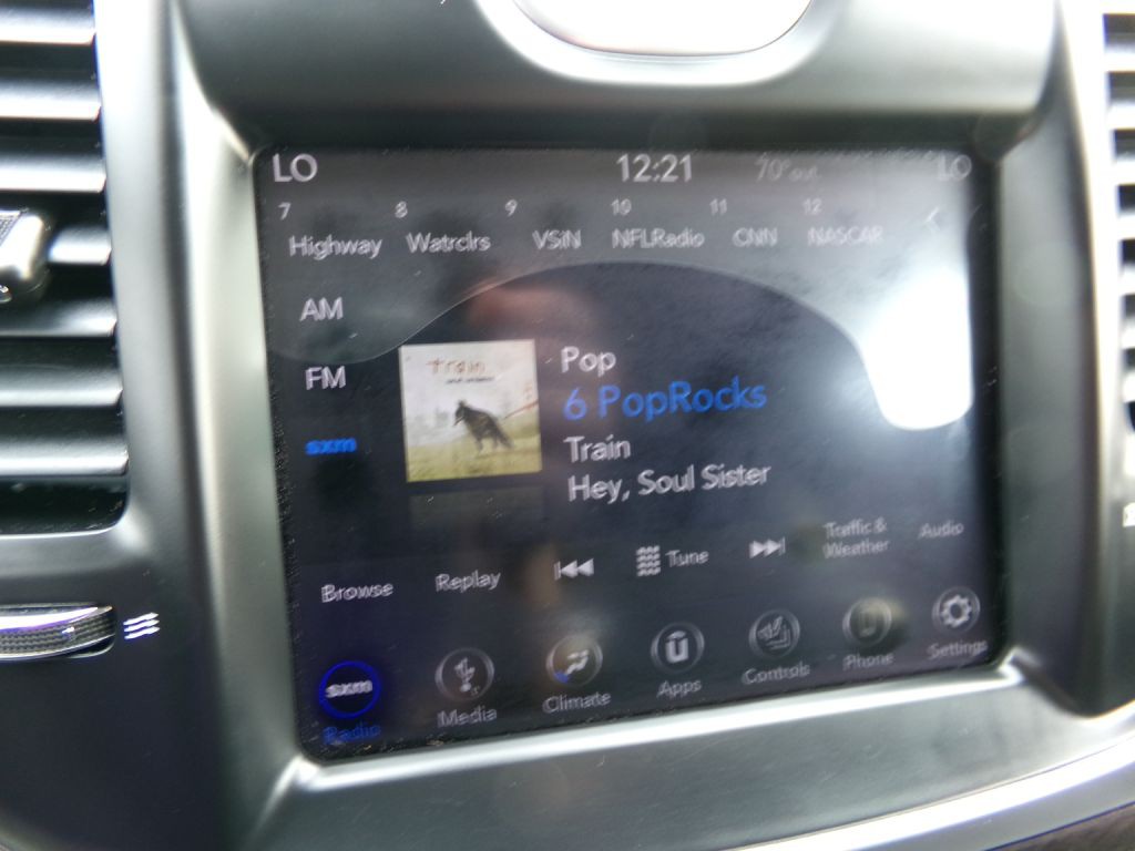 2018 Chrysler 300 Image 19