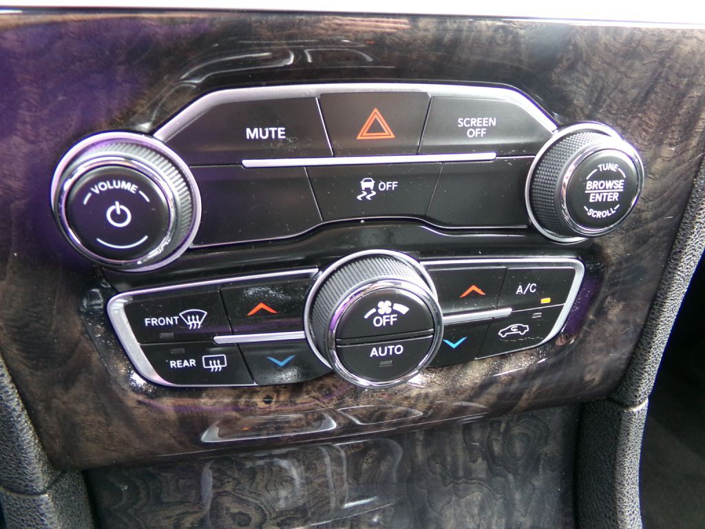 2018 Chrysler 300 Image 24