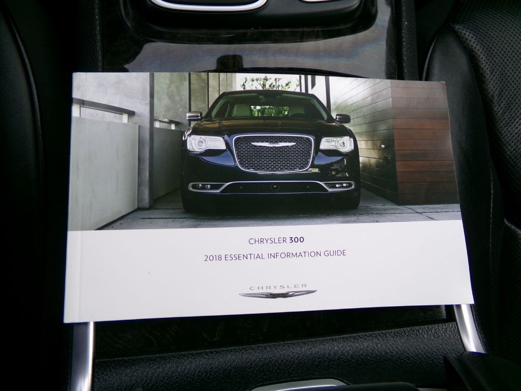2018 Chrysler 300 Image 28