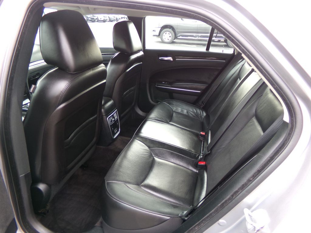2018 Chrysler 300 Image 29