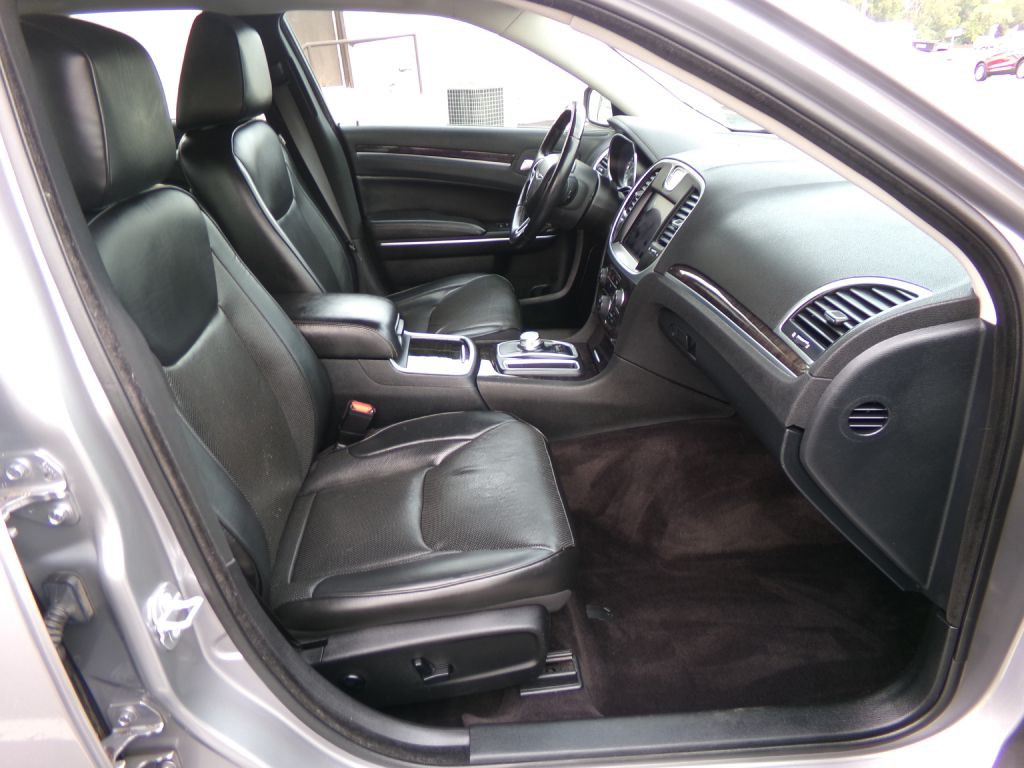 2018 Chrysler 300 Image 33