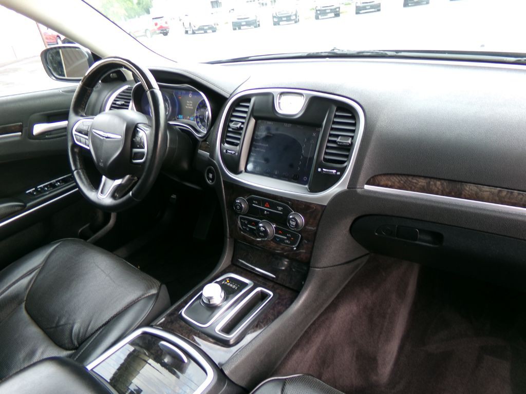 2018 Chrysler 300 Image 35