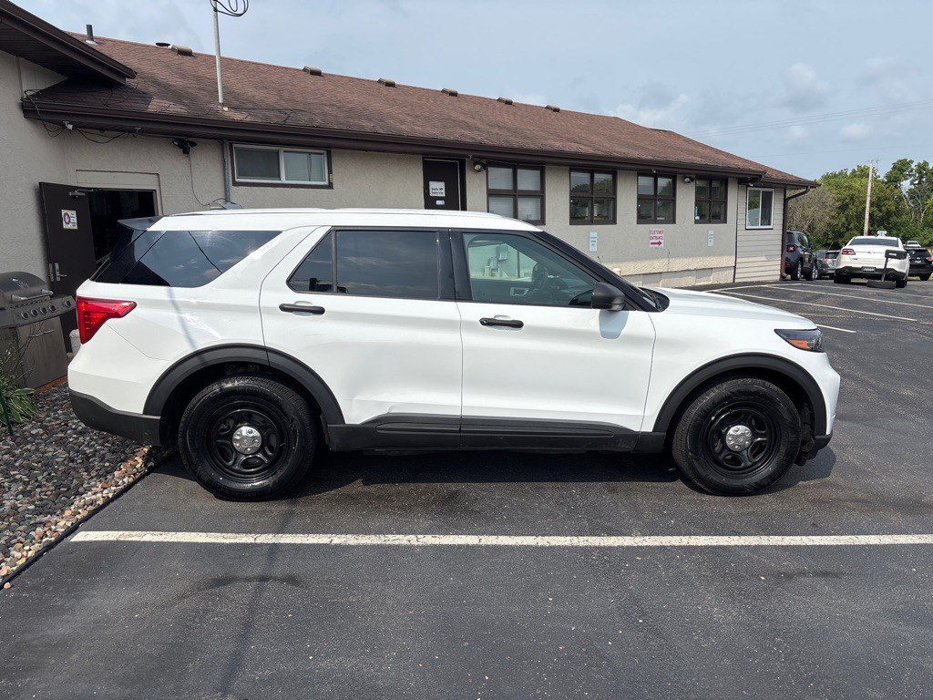 2021 Ford Explorer Image 2