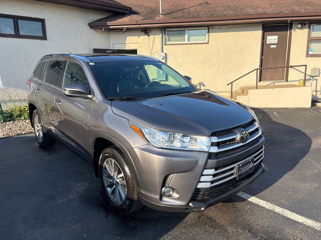 2019 Toyota Highlander Image 1
