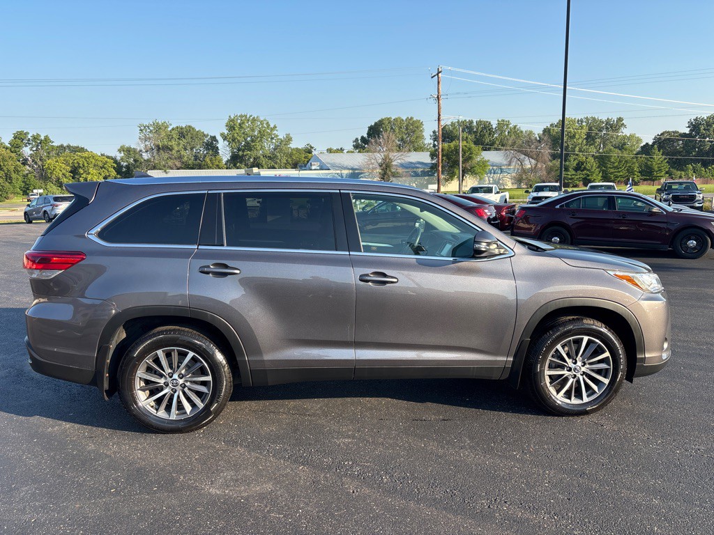 2019 Toyota Highlander Image 2