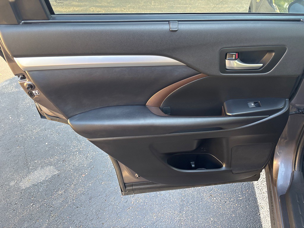 2019 Toyota Highlander Image 30