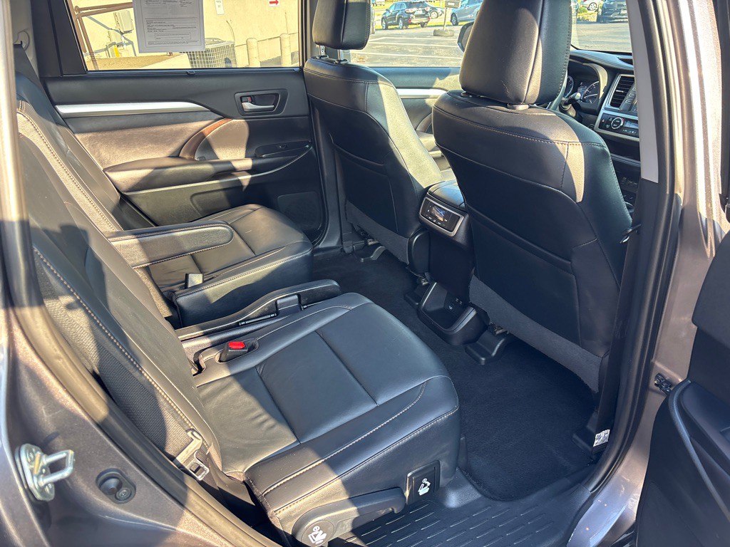 2019 Toyota Highlander Image 38
