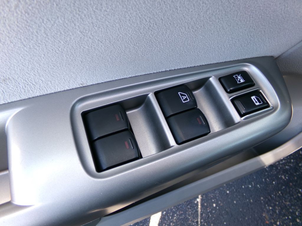 2010 Subaru Forester Image 11