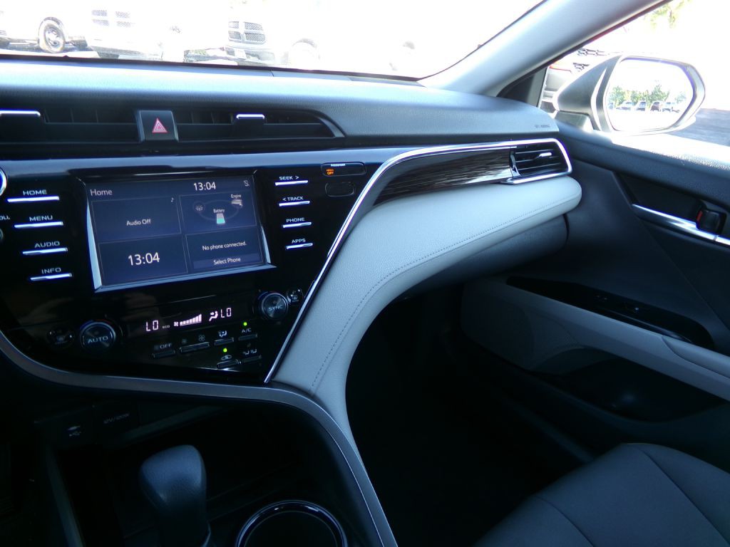 2018 Toyota Camry Image 24