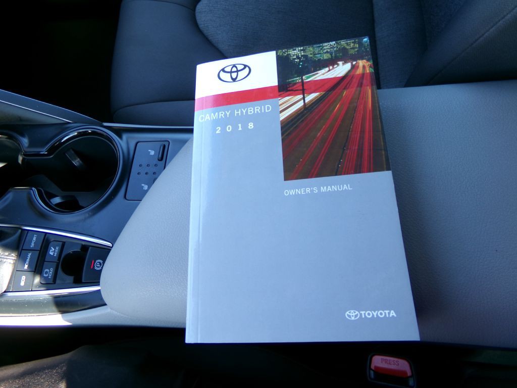 2018 Toyota Camry Image 25