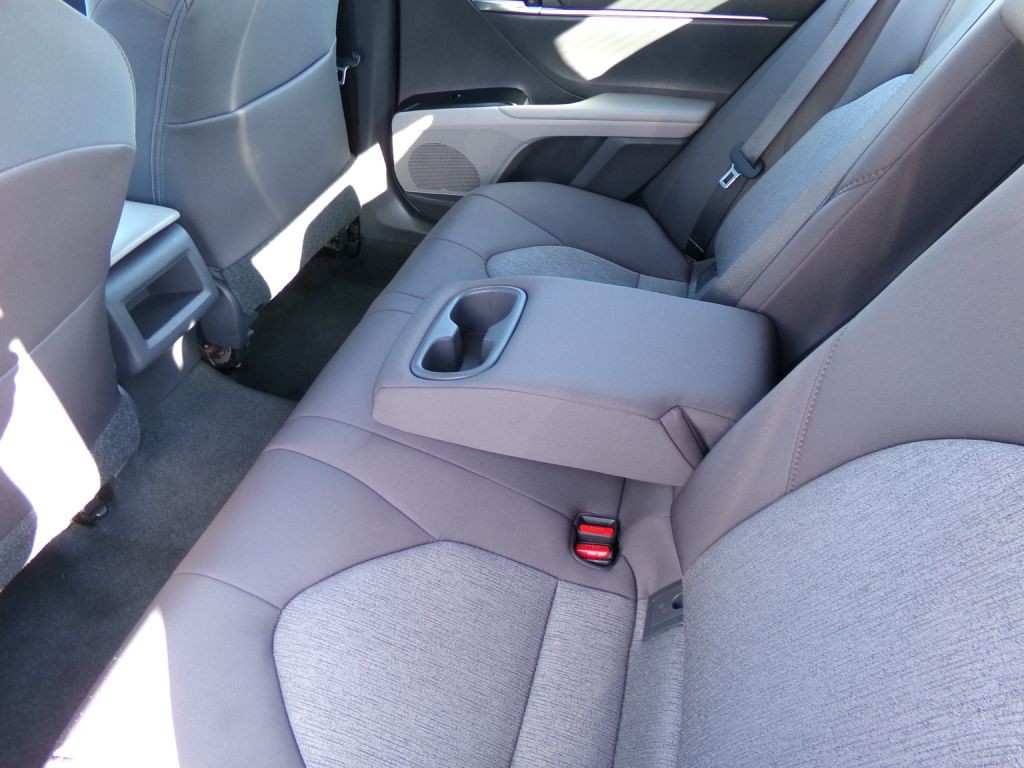 2018 Toyota Camry Image 26