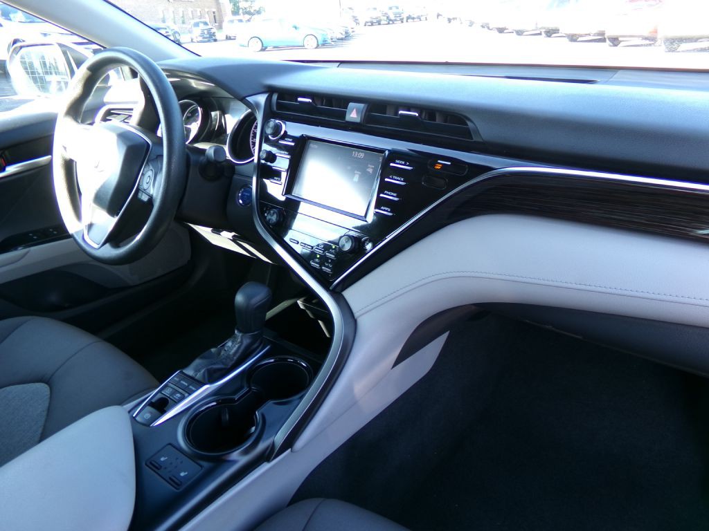 2018 Toyota Camry Image 28