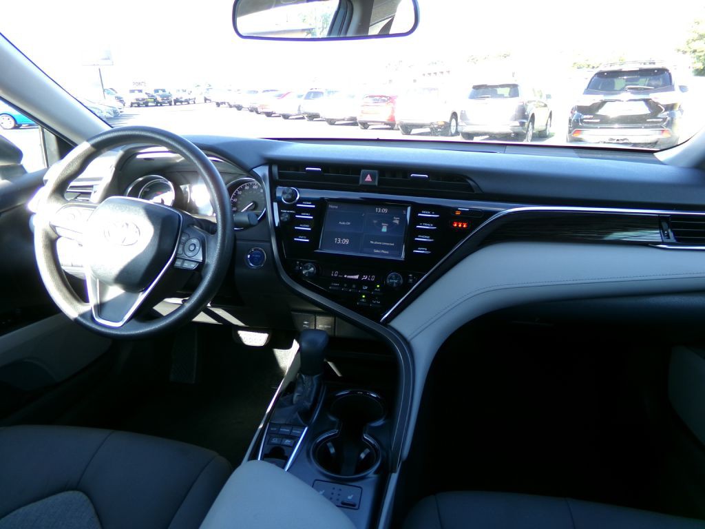 2018 Toyota Camry Image 32