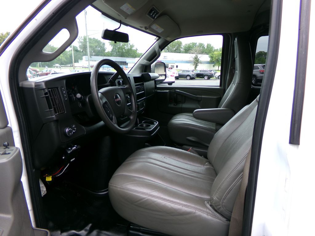 2019 GMC Savana Image 14