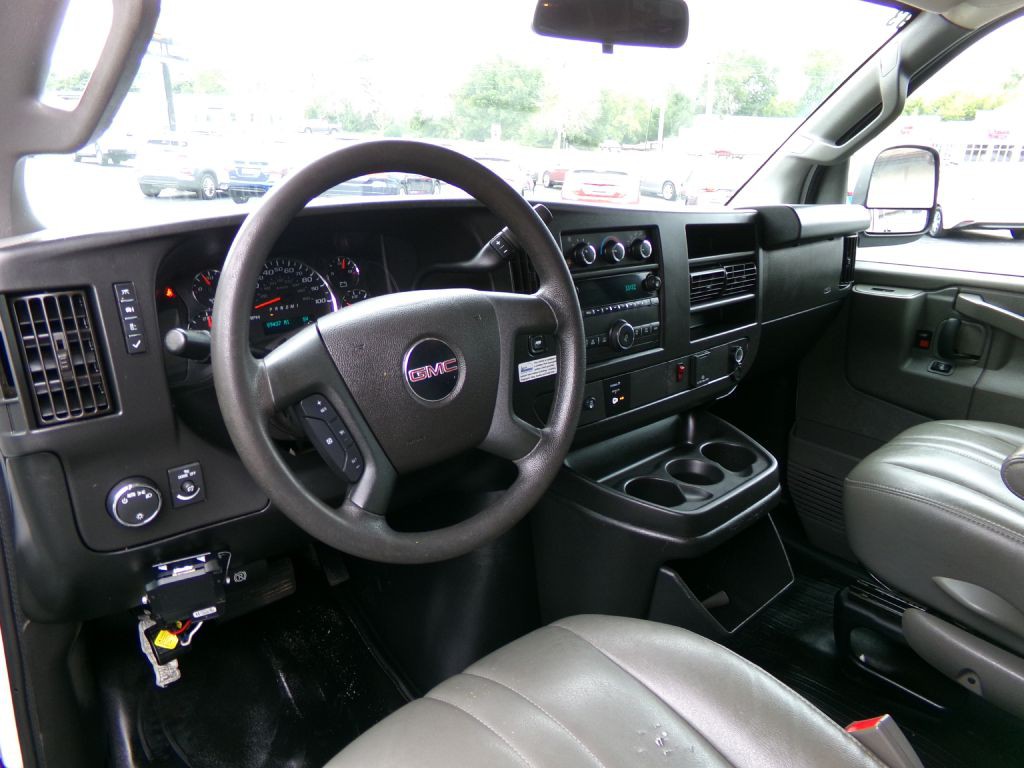 2019 GMC Savana Image 18