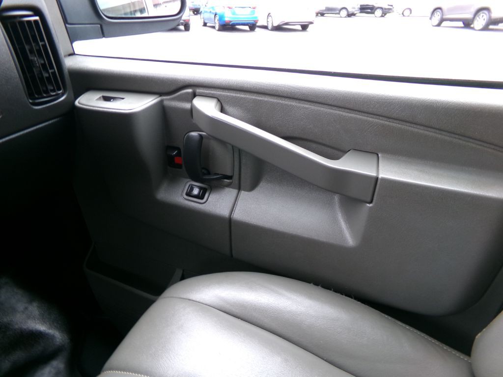 2019 GMC Savana Image 23