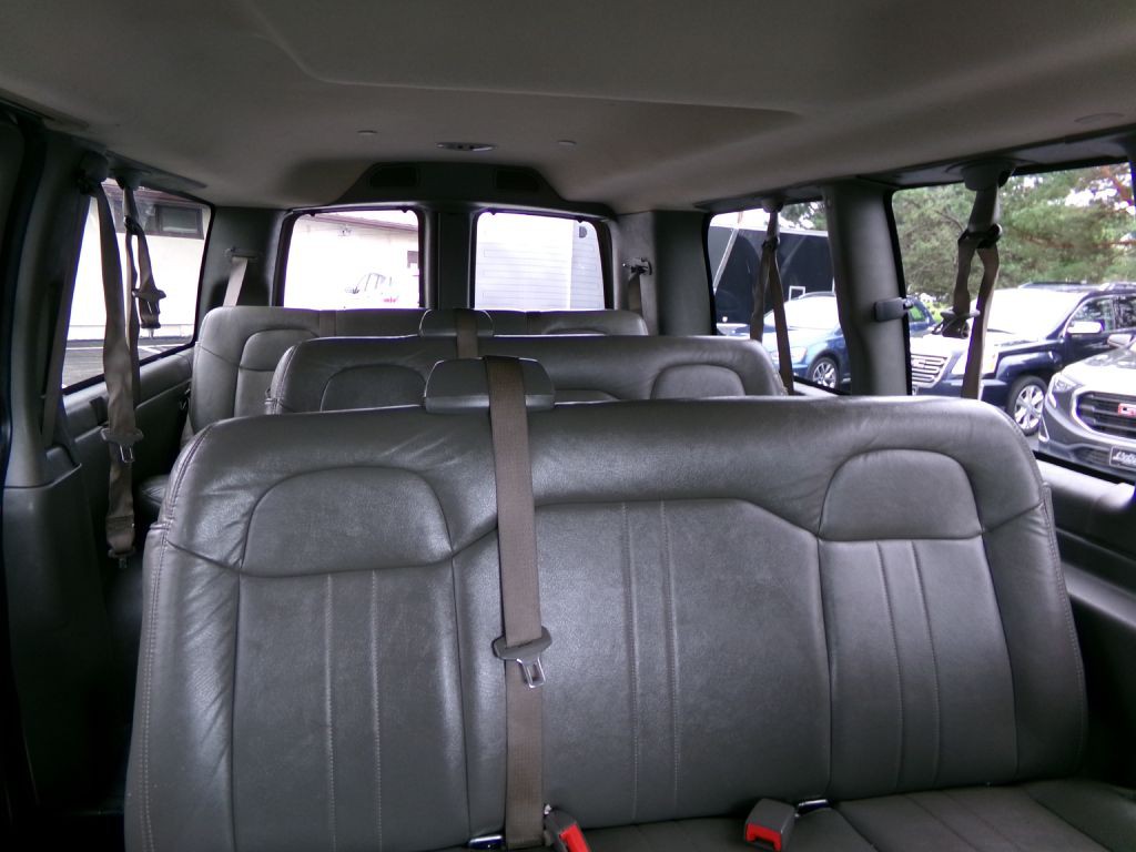 2019 GMC Savana Image 26