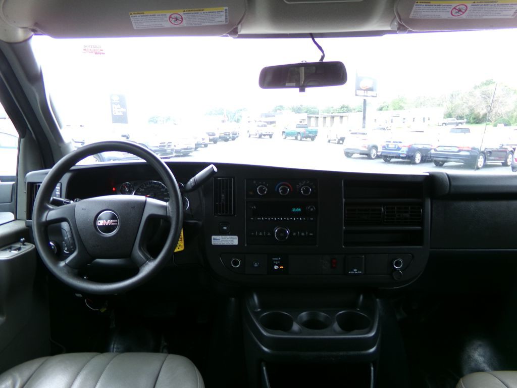 2019 GMC Savana Image 27
