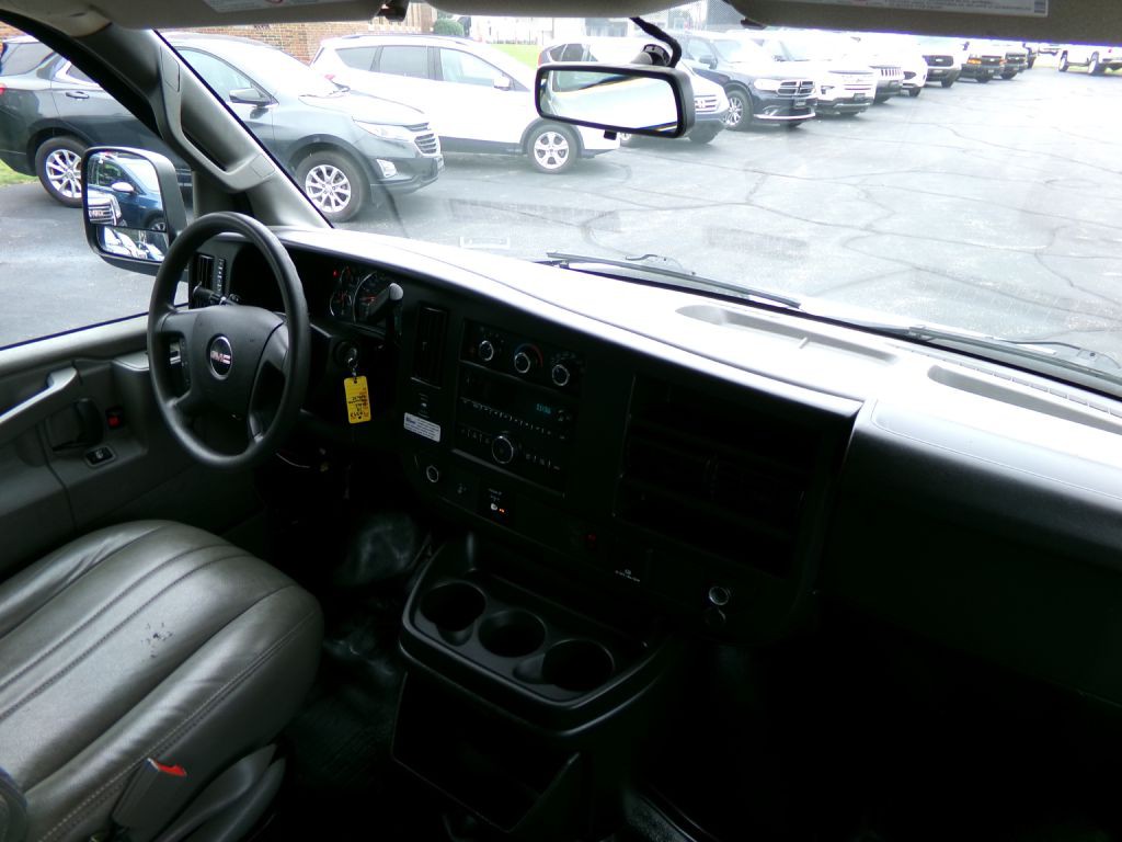 2019 GMC Savana Image 35