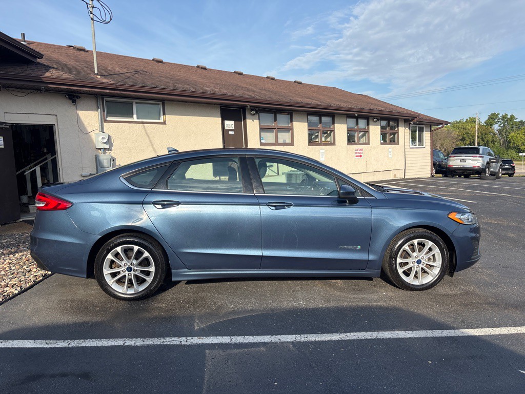 2019 Ford Fusion Image 2